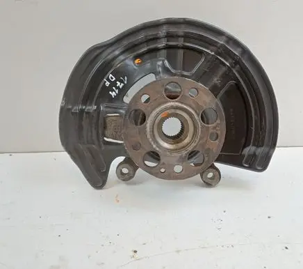 Mercedes-Benz CLA C117 X117 W117 Front wheel hub A2464210820