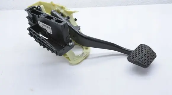 BMW 5 F10 F11 Clutch pedal 6775368