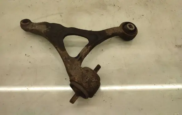 Volvo XC90 Front control arm 8646614