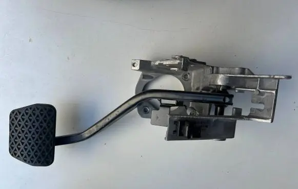 BMW 3 E90 E91 Brake pedal 6751975 6787117 120505090