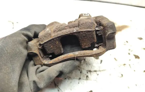 Honda CR-V Rear brake caliper