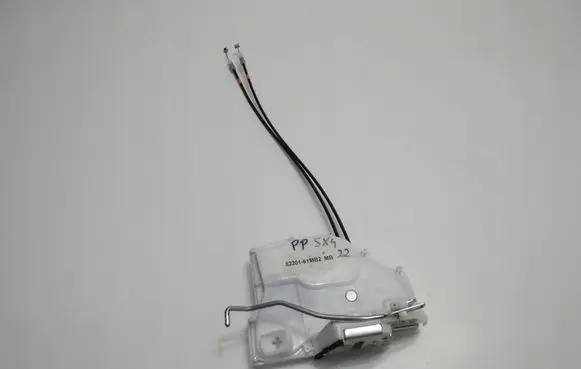 Suzuki SX4 S-Cross Front door lock 8220161MB2