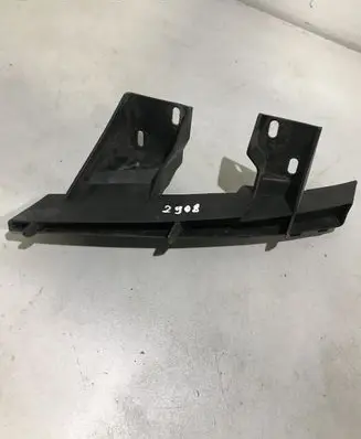 Audi Q7 4L Front bumper mounting bracket 4L0807334A