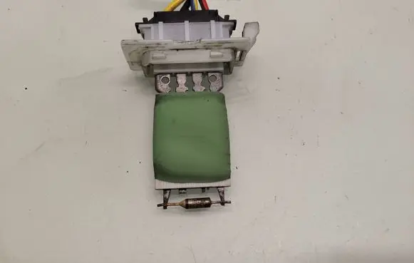 Volkswagen Golf V Heater blower motor/fan resistor