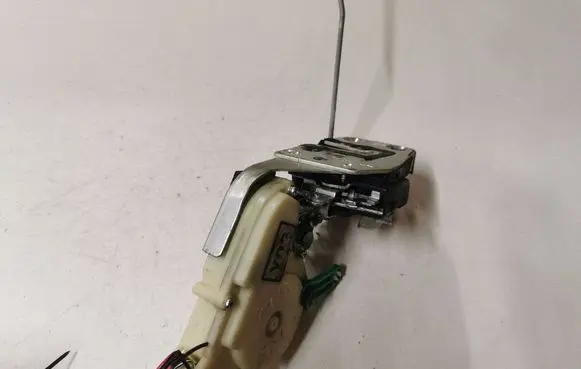 KIA Sorento Rear door lock A045777