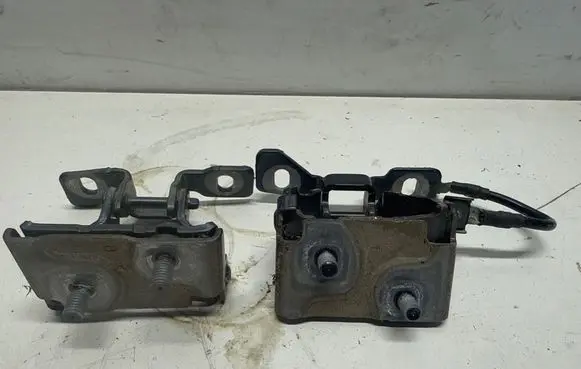 BMW 1 F20 F21 Tailgate/trunk/boot hinge 6859411