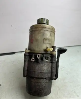 Volkswagen Polo IV 9N3 Power steering pump 6Q0423371A