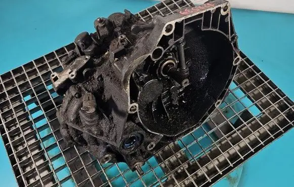 Manual 5 speed gearbox
