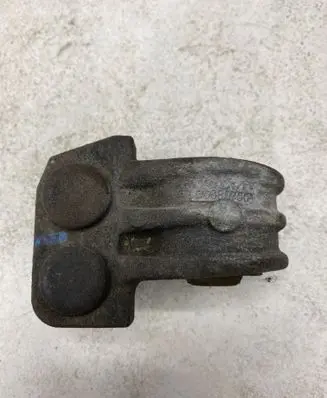 Engine mount bracket