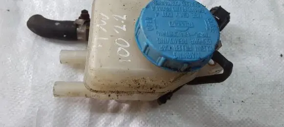 Nissan Almera Tino Brake fluid reservoir 