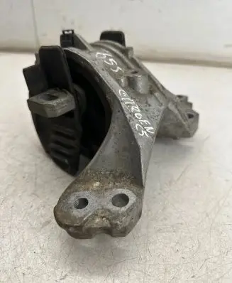 Citroen C5 Engine mount bracket