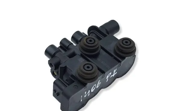 Land Rover Range Rover Sport L461 Air suspension control unit module (rear) M8E25B710AB
