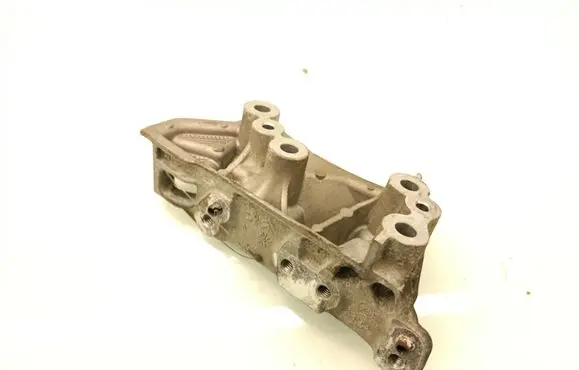 Peugeot 508 II Engine mounting bracket 9810967480