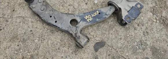 Volvo V40 Front lower control arm/wishbone
