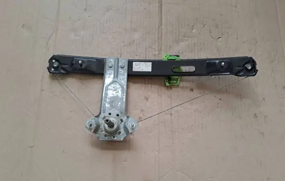 BMW 1 E81 E87 Rear door manual window regulator 7067799