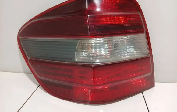Mercedes-Benz ML W164 Rear/tail lights 404101L