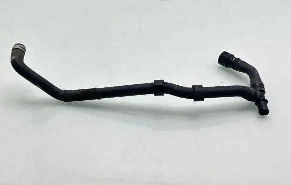 Volkswagen PASSAT B8 Engine coolant pipe/hose 5Q0820507L
