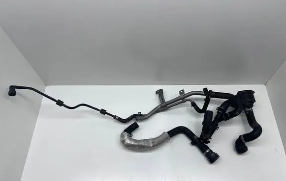 Porsche Macan (95B) Engine coolant pipe/hose 95B121065B 95B121049K 8K0819147A