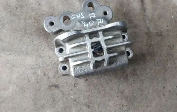 Engine mount bracket