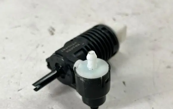 Dodge Hornet Windscreen/windshield washer pump 1WP0124 322742 68607039AA