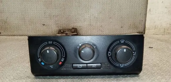 Skoda Fabia Mk2 (5J) Climate control unit 5J0820045