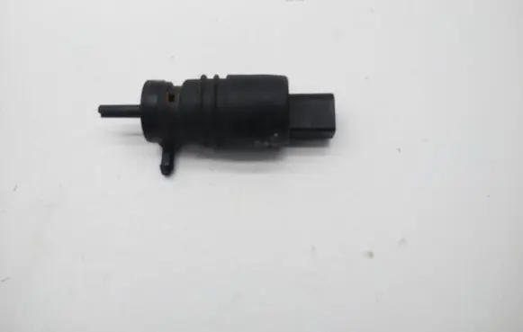 BMW 3 E90 E91 Windscreen/windshield washer pump 8362154