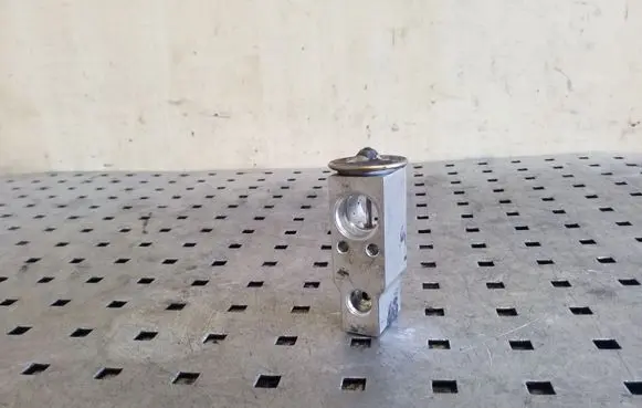 Air conditioning (A/C) expansion valve