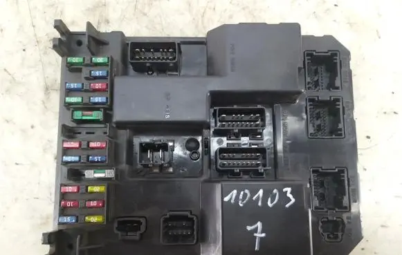Peugeot 307 Comfort/convenience module 9651196780A
