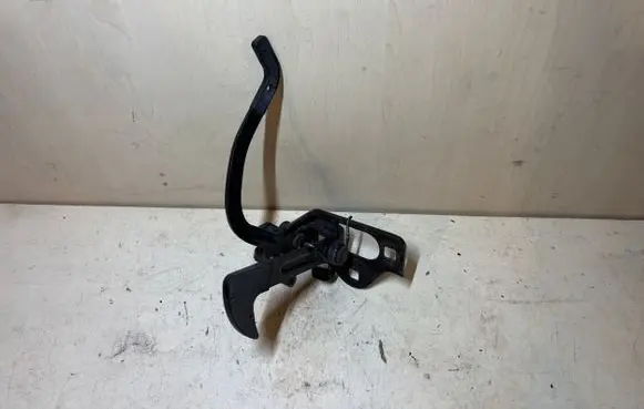 Skoda Octavia Mk2 (1Z) Engine bonnet/hood lock/latch loop/hook 1Z0823480F 1Z0823480