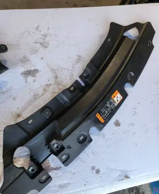Ford Kuga II Radiator trim GJ5416613AA