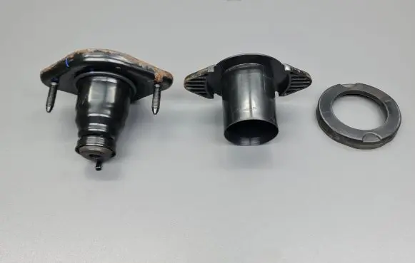Honda CR-V Front shock absorber mounting bracket 