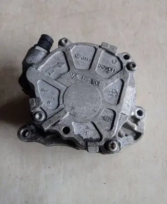 Volkswagen PASSAT B6 Vacuum pump 03L145100F