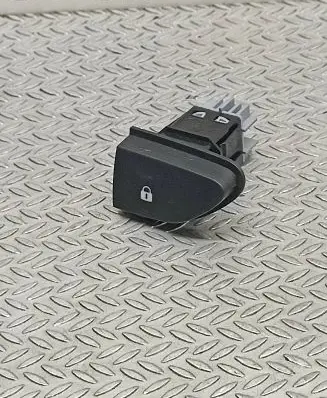 Renault Captur Central locking switch button 252103678R 20190414 10026640