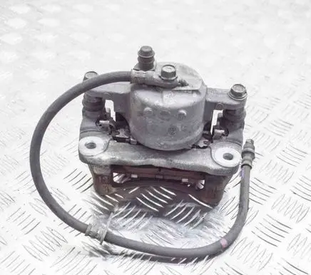 Toyota Prius (XW50) Front brake caliper