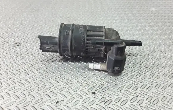 Renault Laguna I Windscreen/windshield washer pump 7700430702