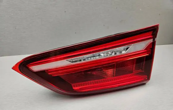 Tailgate rear/tail lights