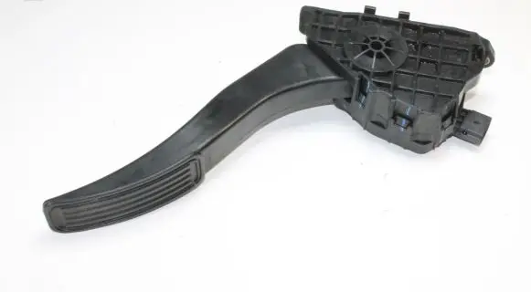 Ford Fusion Accelerator throttle pedal DG9C9F836AD