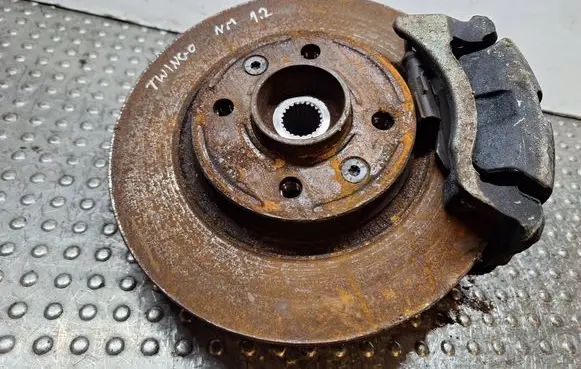 Renault Twingo II Front wheel hub spindle knuckle S14766002 8200663593