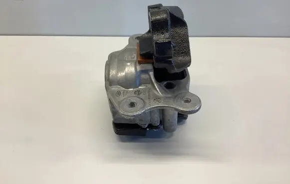 Land Rover Evoque II Engine mount bracket K8D27M121