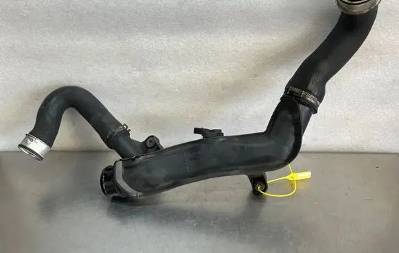 Volkswagen Golf V Coolant pipe/hose 