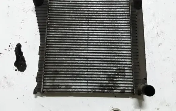 Land Rover Discovery 4 - LR4 Intercooler radiator AH329L440AB AH328T000CJ