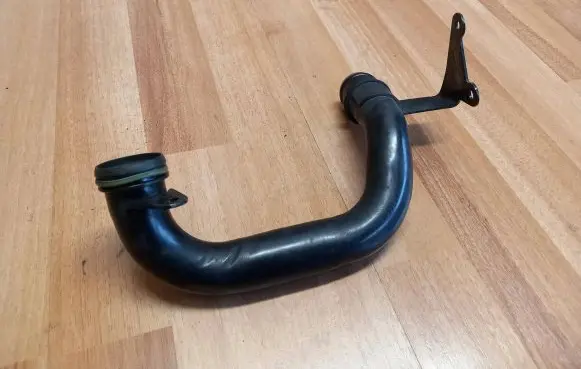 Volkswagen Touareg I Engine coolant pipe/hose 059121071AM