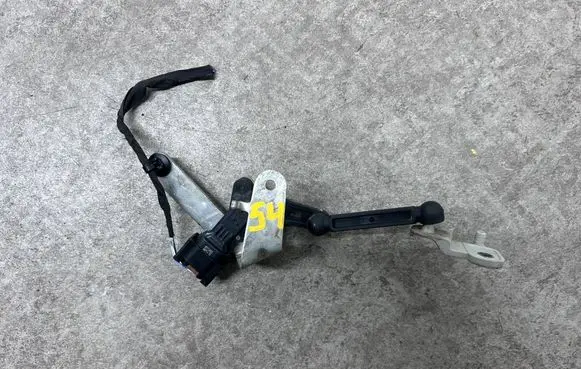 Headlight/headlamp level sensor