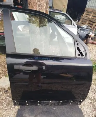 Land Rover Freelander 2 - LR2 Front door LRC820 SANTORINIBLACK