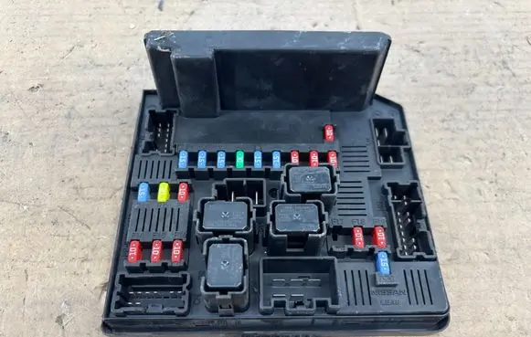 Nissan Qashqai Fuse box set 284B7BB01B 51945L901 2837693226