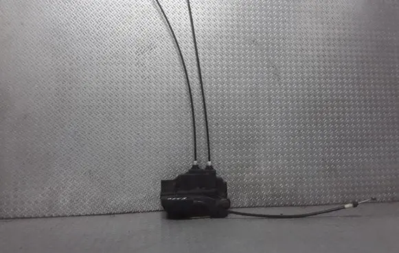 Nissan Maxima A34 Front door lock