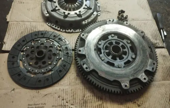 Nissan Almera Tino Clutch set kit 324027310