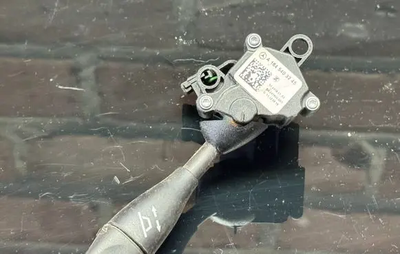 Mercedes-Benz E W211 Steering wheel adjustment handle/lever A1645403245 0141181101 D11120618