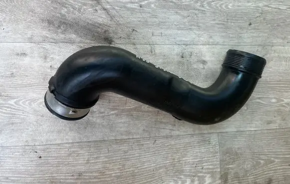 BMW X1 E84 Intercooler hose/pipe 7590304 13717590304