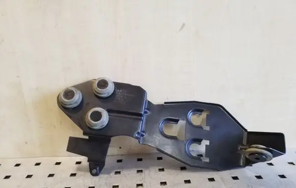 BMW X3 E83 Other engine bay part 64213400418